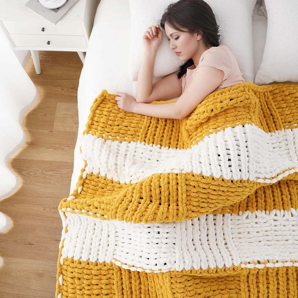 Battilo Chunky Knit Throw Blanket, Soft and Thick Chenille Throw Blanket, 50"x60" Handmade Cable