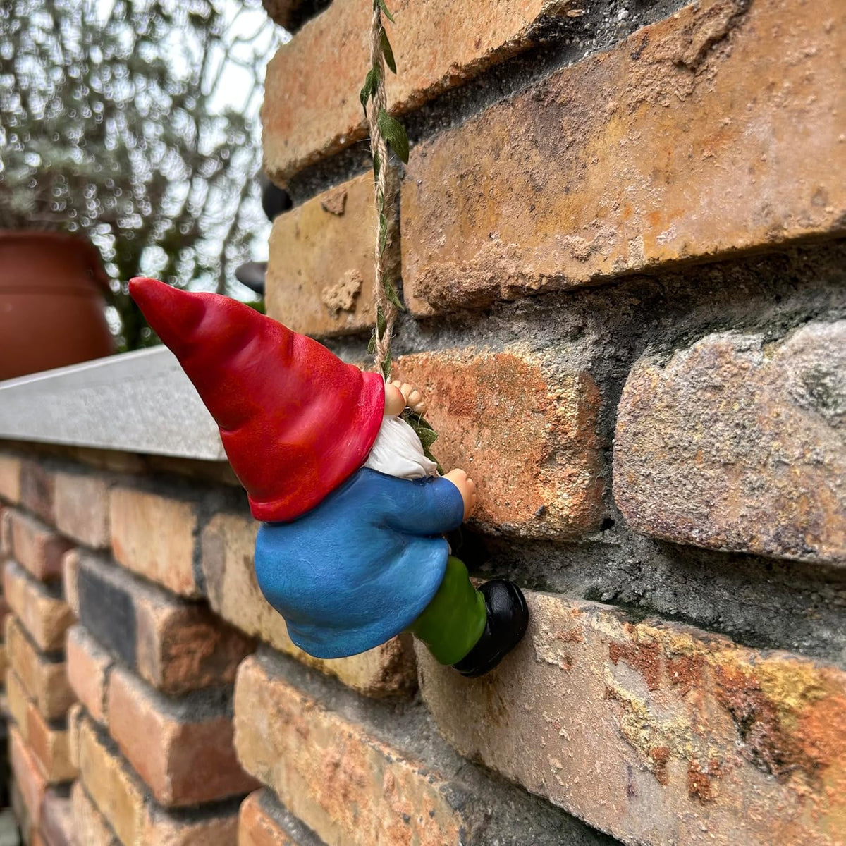 Hanging Gnome Garden Statue Decoration,Climbing Gnomes Statue Figurine Ornament for Indoor Outdoor