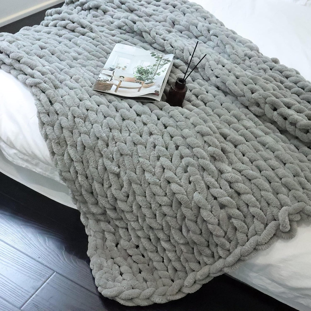 Maetoow Chenille Chunky Knit Blanket Throw （50×60 Inch）, Handmade Warm & Cozy Blanket Couch, Bed