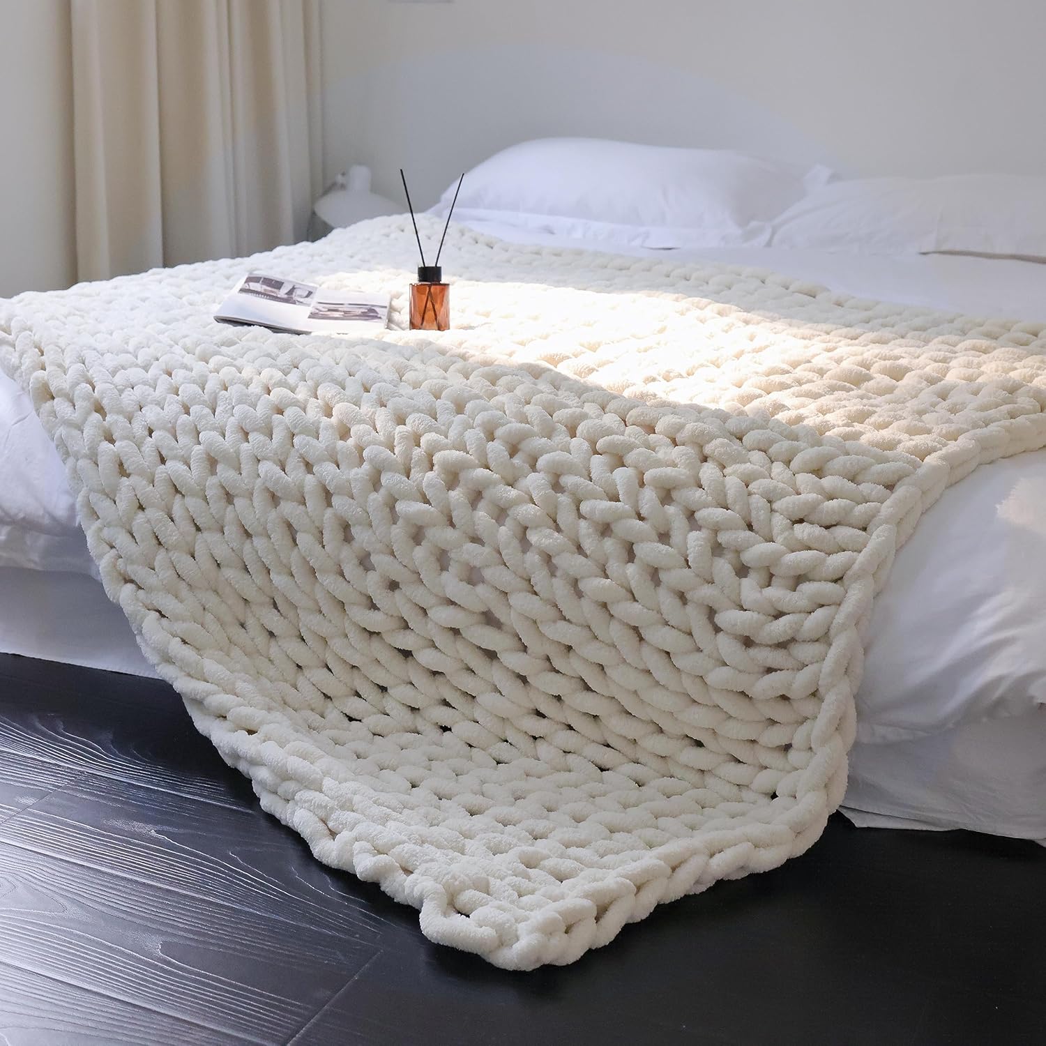 Maetoow Chenille Chunky Knit Blanket Throw （50×60 Inch）, Handmade Warm & Cozy Blanket Couch, Bed