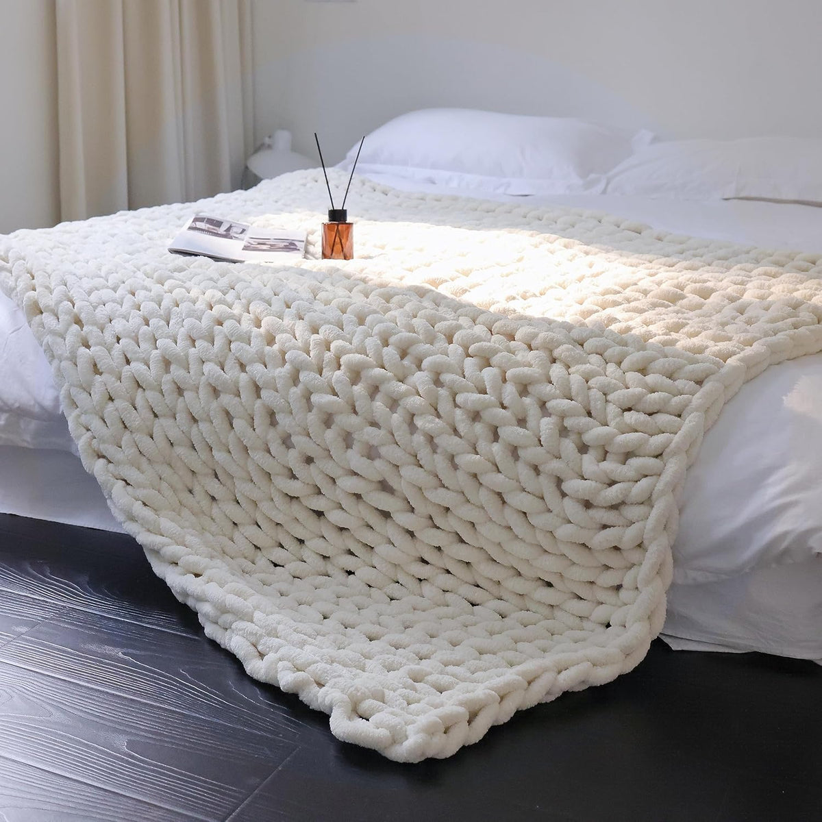 Maetoow Chenille Chunky Knit Blanket Throw （40×50 Inch）, Handmade Warm & Cozy Blanket Couch, Bed