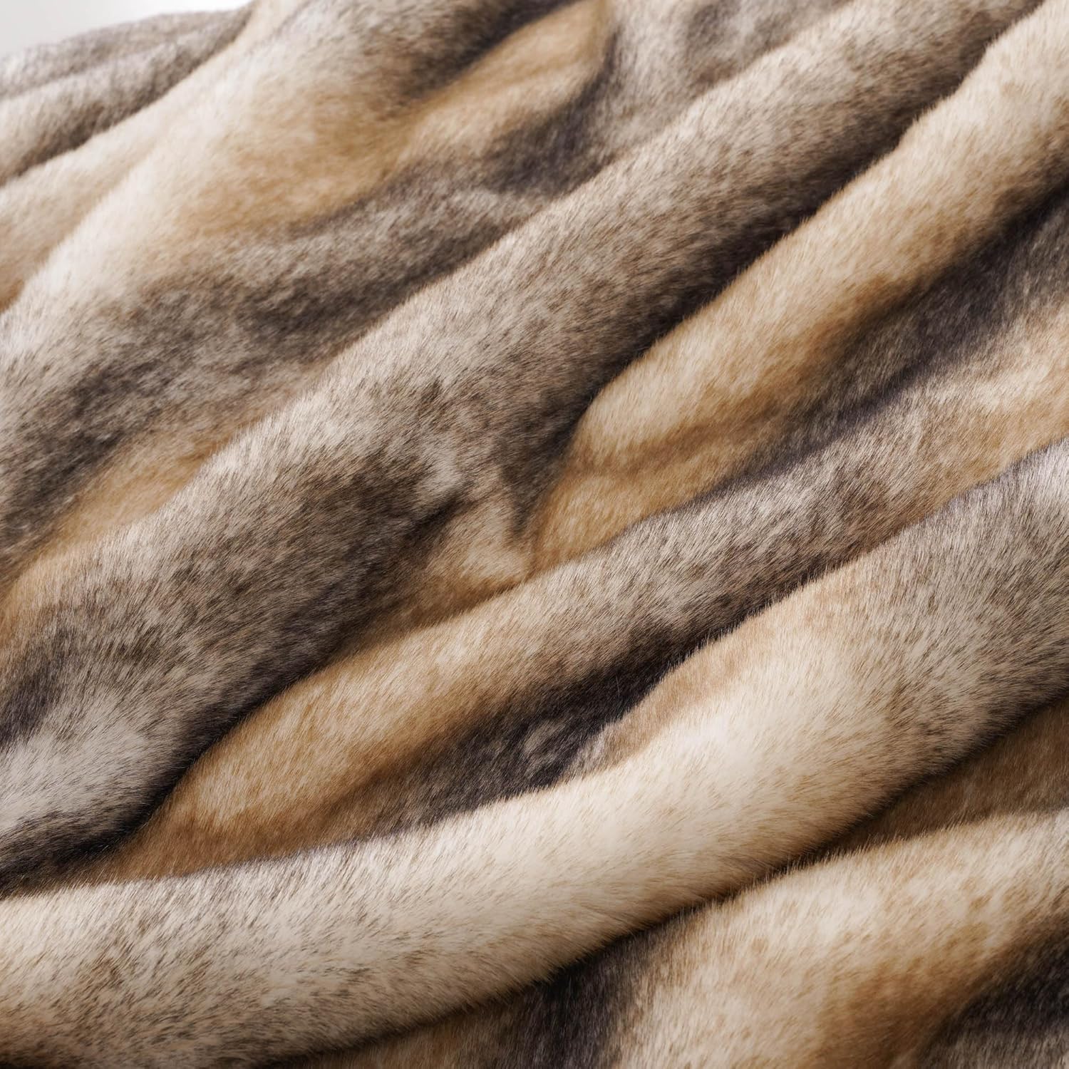 BATTILO HOME Luxury Mink Faux Fur Throw Blanket, Large Soft Cozy Warm Fur Blanket for Bed, Sofa