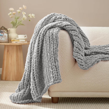 Amélie Home Chunky Knit Throw Blanket for Couch, Soft Chenille Crochet Blanket for Children