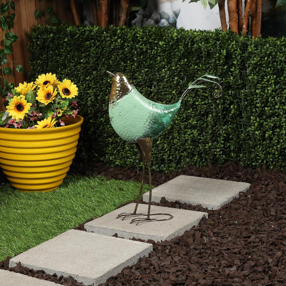 Alpine Corporation MCC704 Chin-Up Metal Bird Outdoor Décor Statue, Whimsical Animal Décor for Patio
