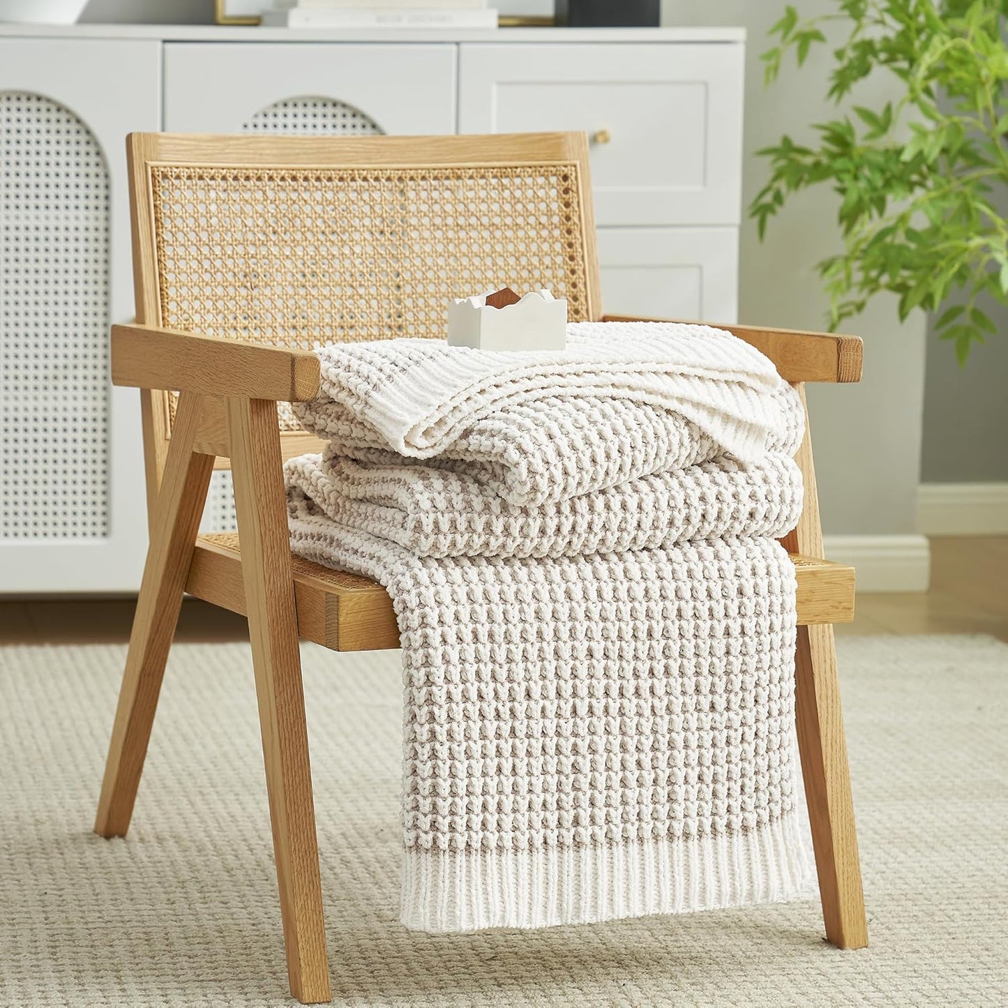 Amélie Home Chenille Waffle Throw Blanket for Couch, Reversible Pineapple Stitch Knit Soft Cozy