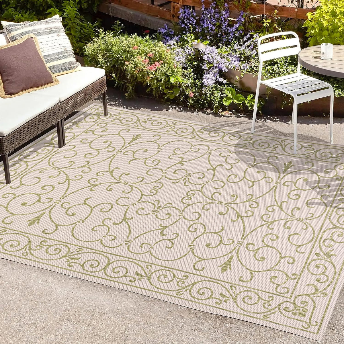 JONATHAN Y Vintage Filigree Indoor Outdoor Area Rug 4X6 Cream/Green, Charleston Textured Weave for