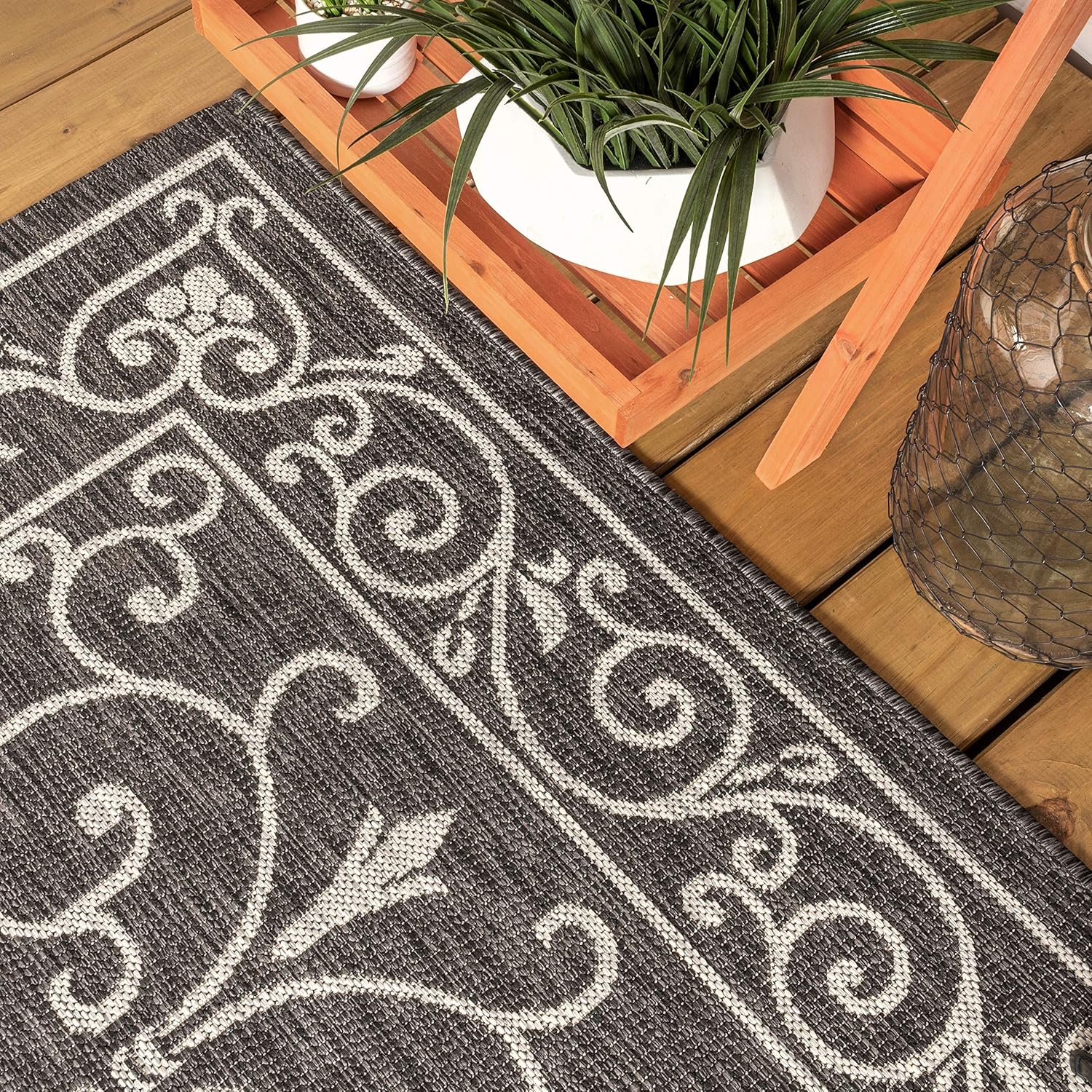 JONATHAN Y Vintage Filigree Indoor Outdoor Runner Rug 2X8 Black/Gray, Charleston Textured Weave for